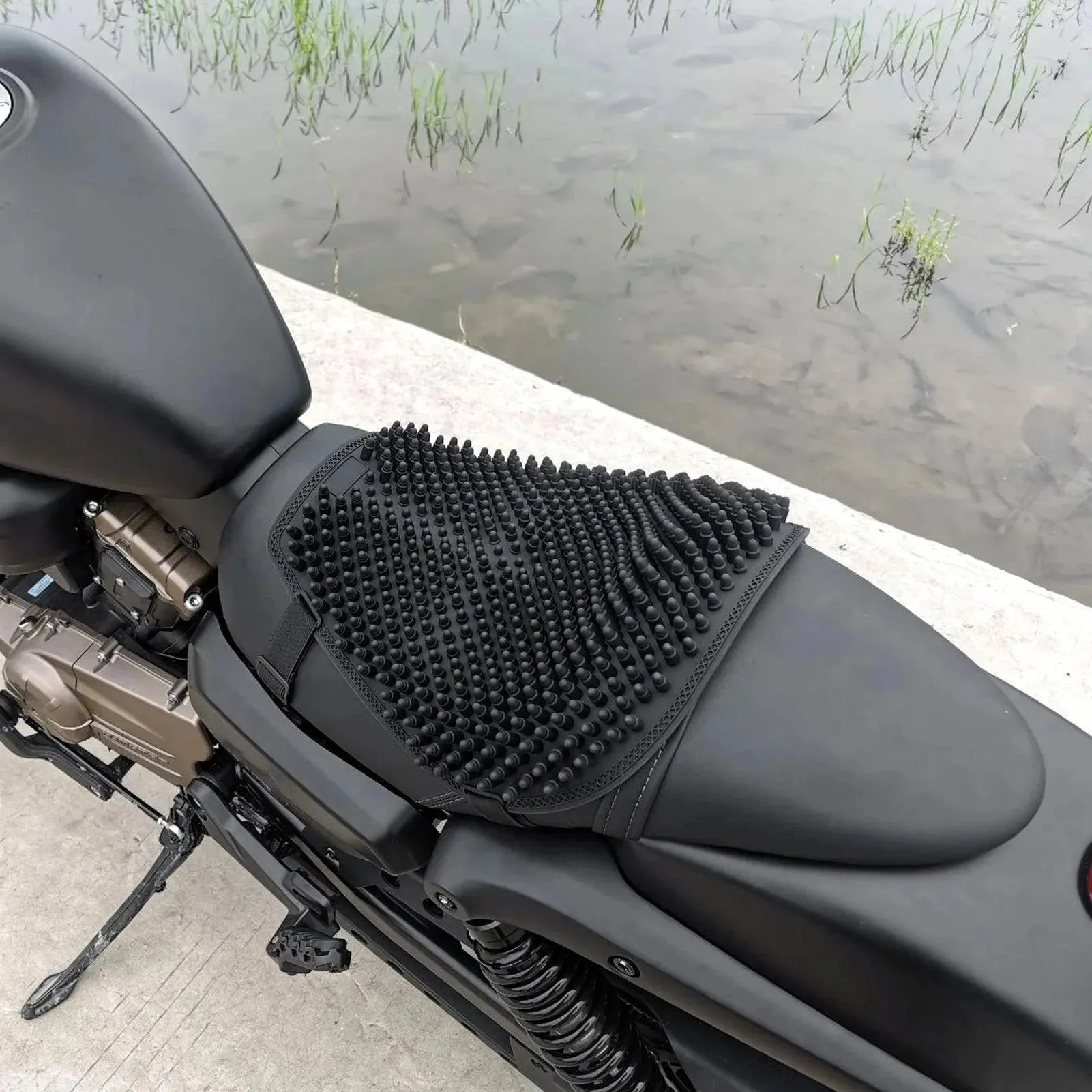 Motorcycle Silicon Seat Cushion Ergonomic Cushion Pressure Relief Ride for Riding to Relieve Pressure Absorb Shock Resist Slip